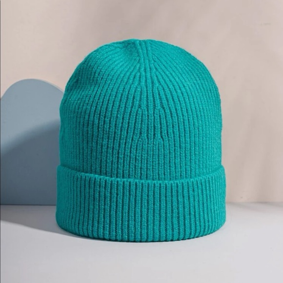 Chic Turquoise Beanie OS New - Picture 3 of 4